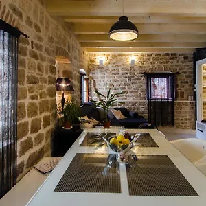 Capo Family & Capo -old Town-parking Trogir