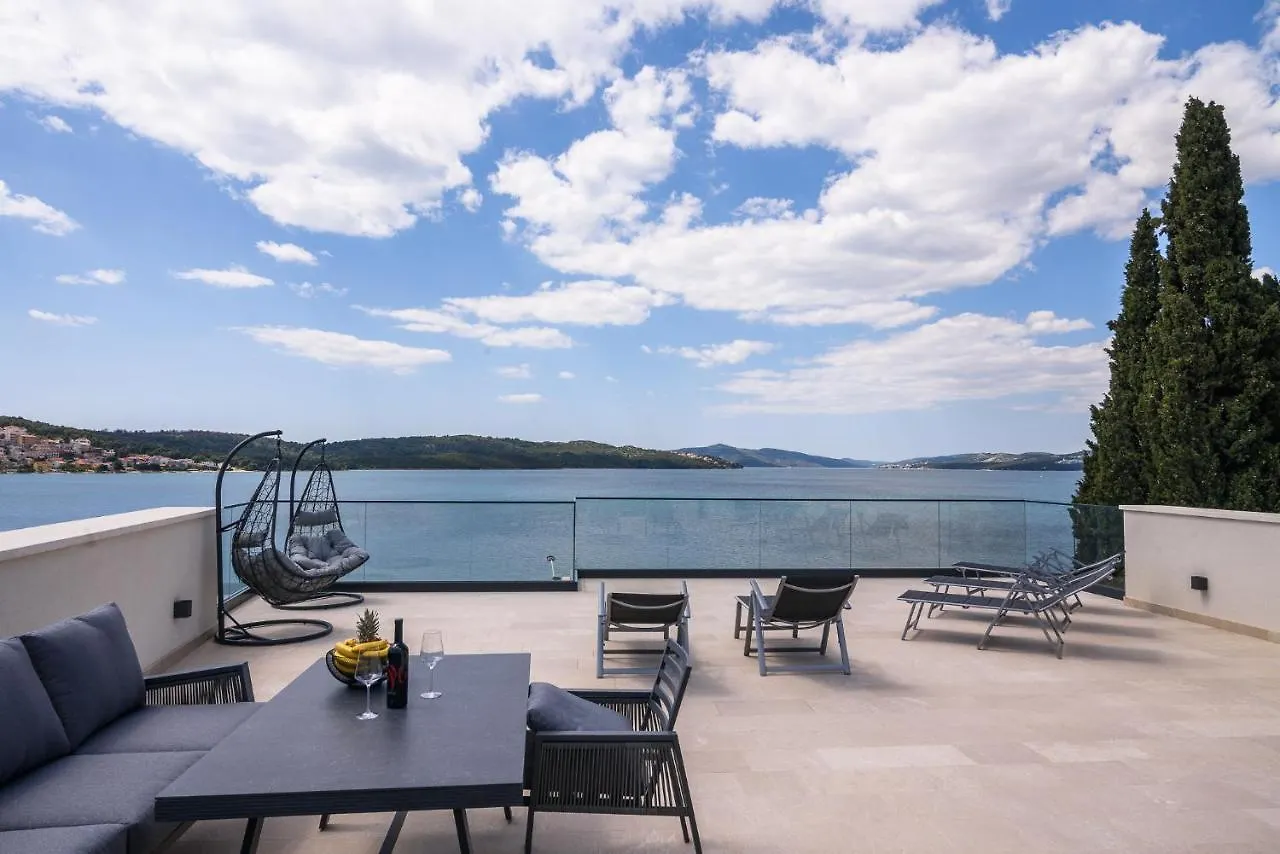 Palm Springs Apartment Trogir 0*,