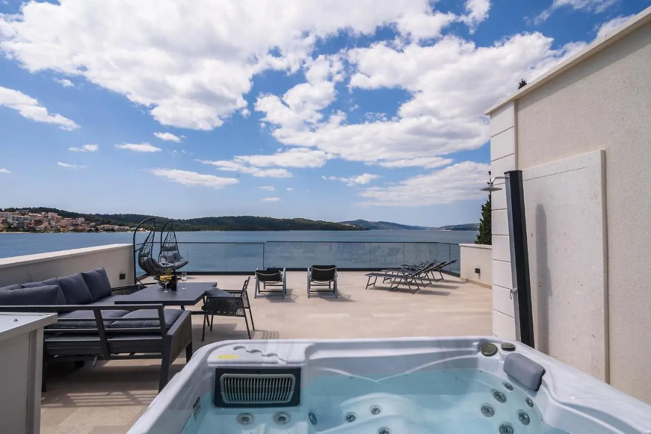 Palm Springs Apartment Trogir