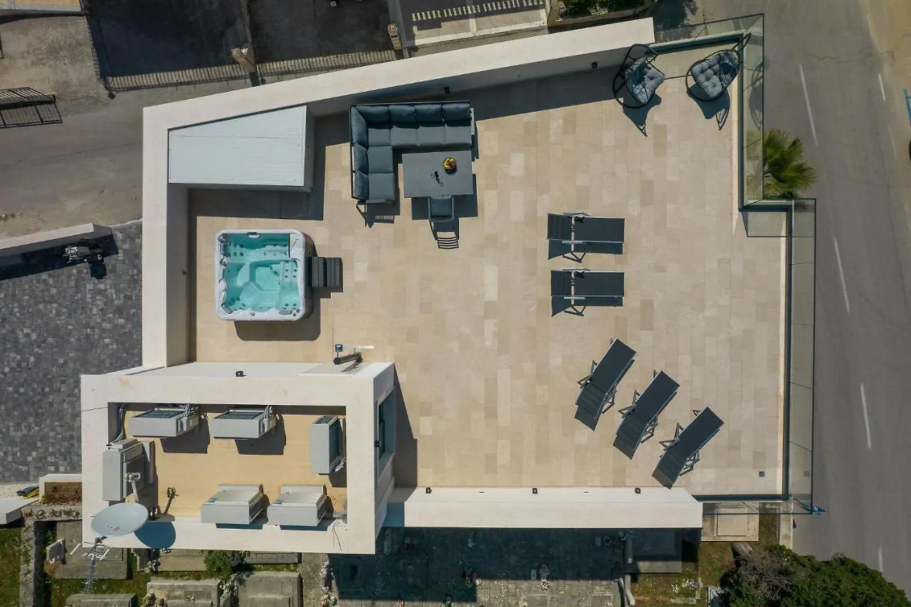 Palm Springs Apartment Trogir 0*,