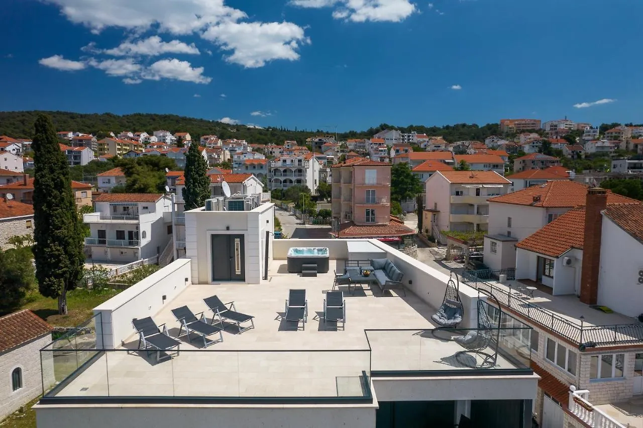 Palm Springs Apartment Trogir