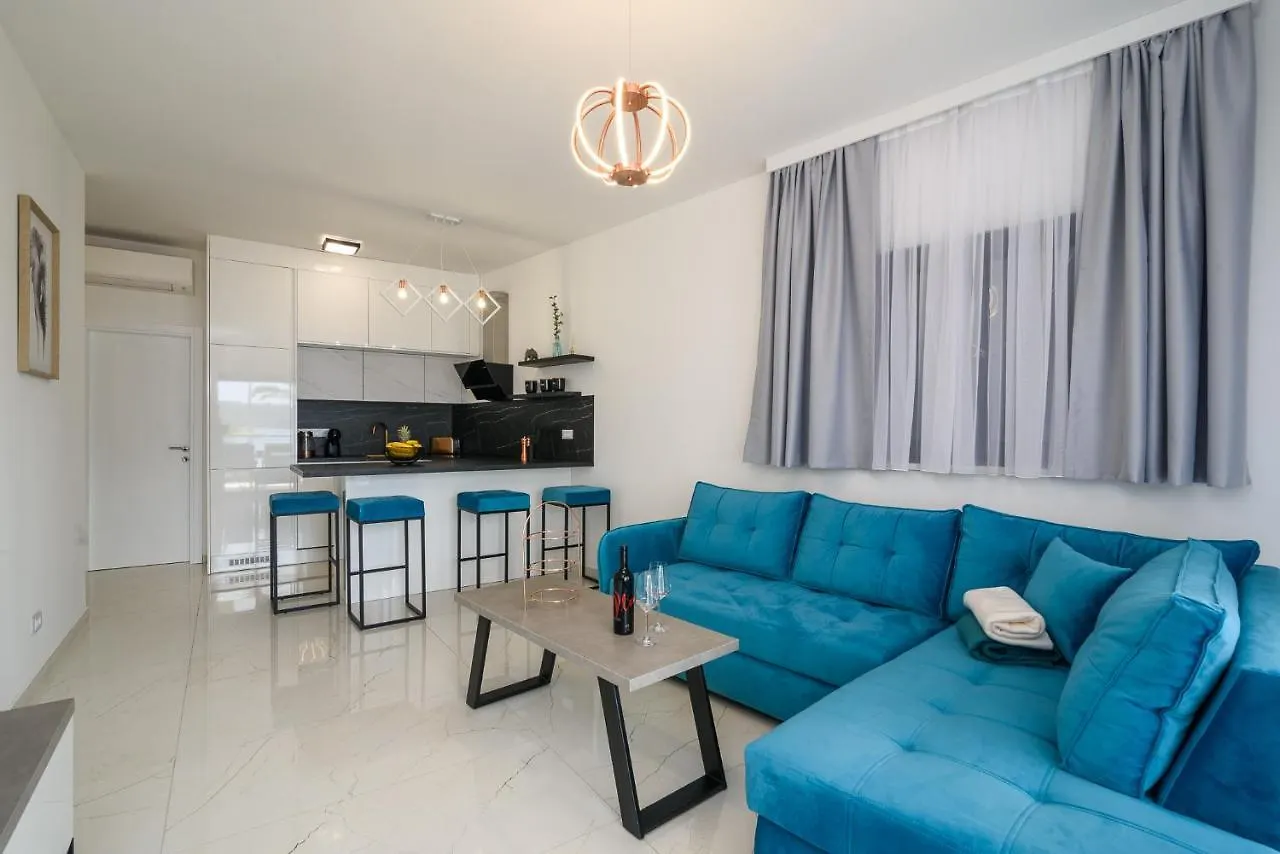 Palm Springs Apartment Trogir